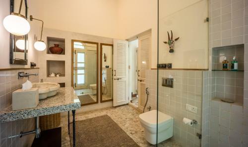 Villa Loto Bianco By Hireavilla, Siolim