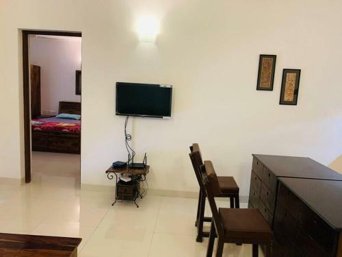 Honeymoon Special Pool-front 1bhk Cozy Apartment