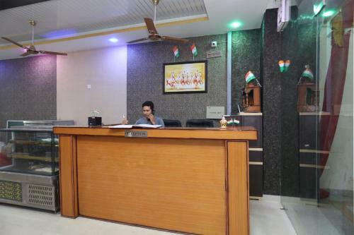 Oyo 28442 Hotel Sudhir