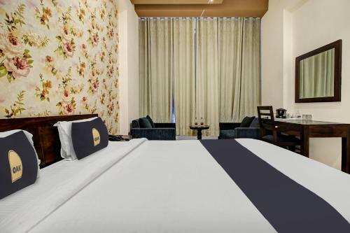 Townhouse Oak 46940 Hotel Vrindavan