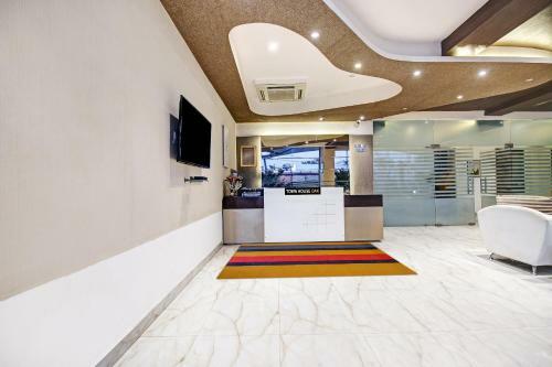 Townhouse Oak 46940 Hotel Vrindavan