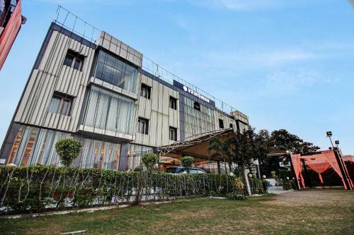 Townhouse Oak 46940 Hotel Vrindavan