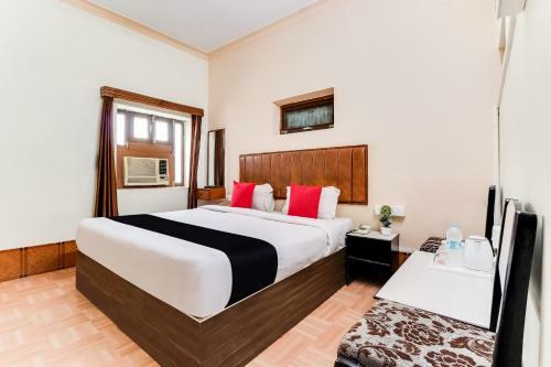 Capital O 7418 Hotel Vijay Delux
