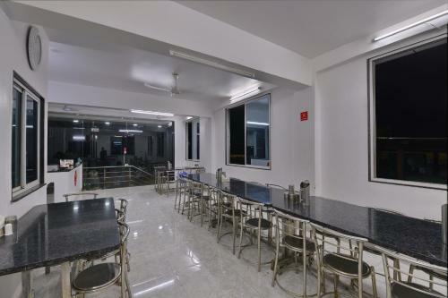 Oyo 48837 Hotel Suvarna
