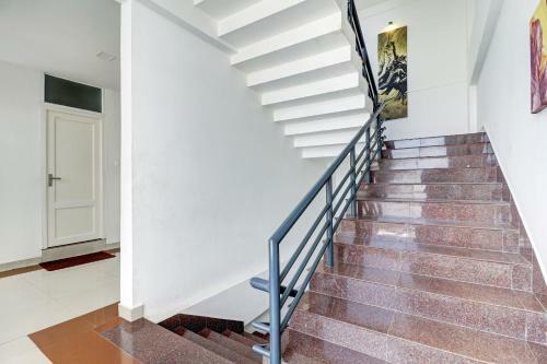 Hotel Townhouse Oak Sharoz Residency