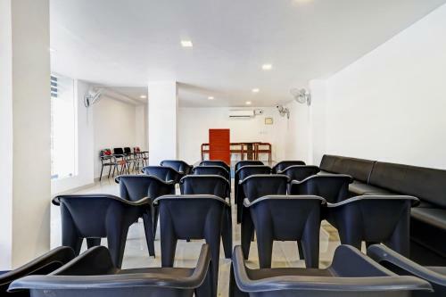 Hotel Townhouse Oak Sharoz Residency