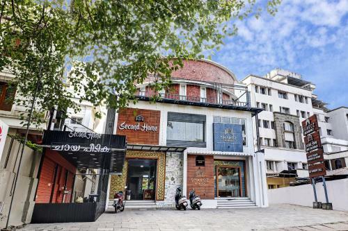 Hotel Townhouse Oak Sharoz Residency