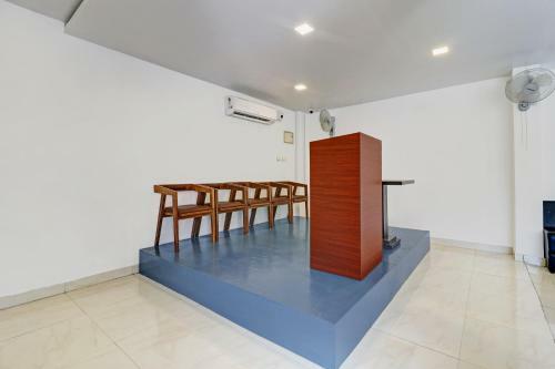 Hotel Townhouse Oak Sharoz Residency