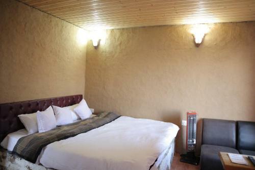 Zazroo Mud Cottages Home Stay