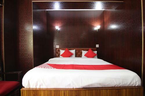Capital O 37894 Hotel International