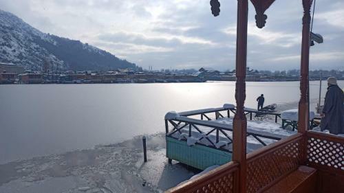 America Group Of Houseboats