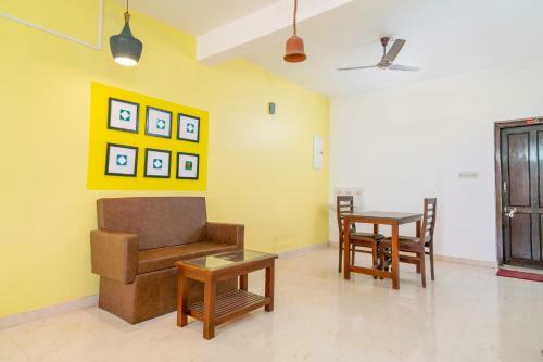 Hostal Oyo 79724 Tharayil Apartments