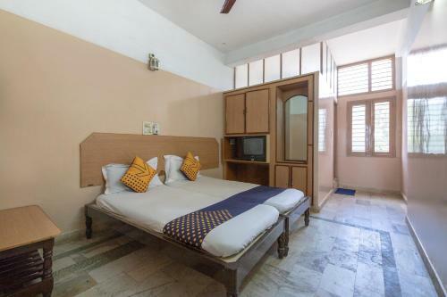Hotel Spot On 66238 Aishwarya Lodge