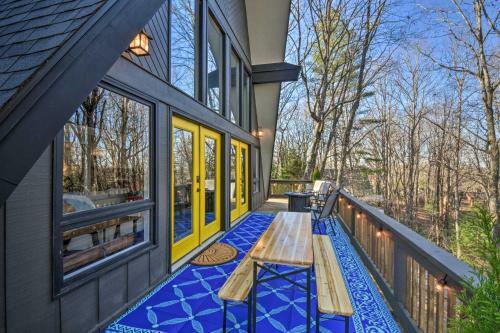 Spacious And Newly Remodeled A-frame With 2 Decks