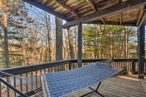 Spacious And Newly Remodeled A-frame With 2 Decks