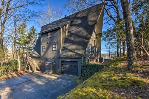 Spacious And Newly Remodeled A-frame With 2 Decks