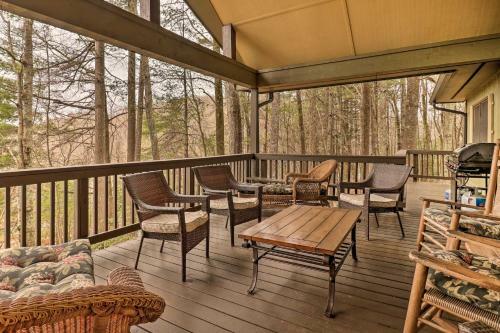 Charming Sky Valley Hideout With Mountain Views