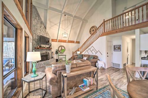 Apartamento Sky Valley Resort Home With Tree-lined Views!