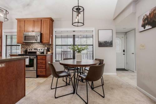 Entire Cozy City Cabin-tvs In Every Room!
