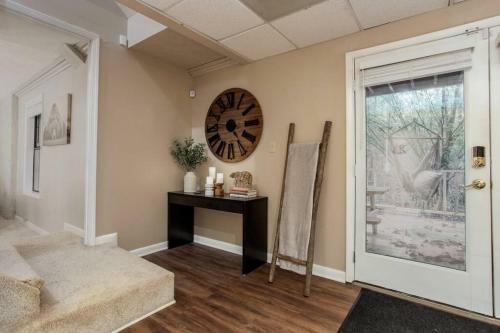 Entire Cozy City Cabin-tvs In Every Room!