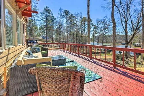 Lakefront Cottage With Boat Slip And Sun Deck!