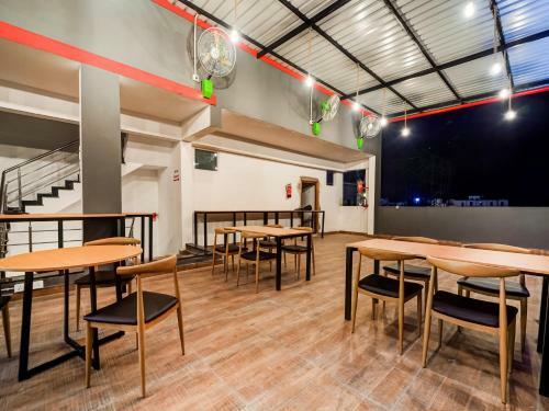 Hotel Oyo Townhouse 678 de Alphabet Tirupathi