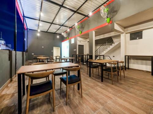 Hotel Oyo Townhouse 678 de Alphabet Tirupathi