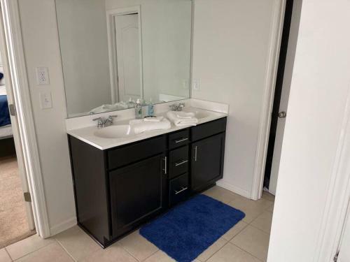 Luxury & Spacious Getaway W/king Bed & Pool Table