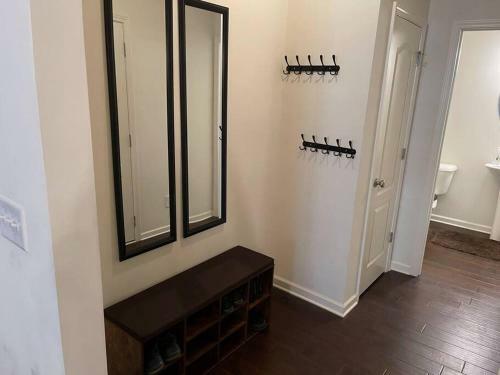 Luxury & Spacious Getaway W/king Bed & Pool Table