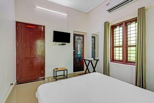 Hotel Capital O 84184 Pop Tavern Kazhakkottam