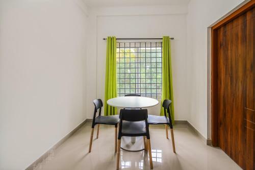 Hostal Oyo Home 38652 Elegant Stay