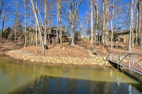 Spacious Lake Hartwell Home With Dock And Views!