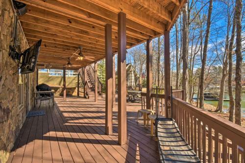Spacious Lake Hartwell Home With Dock And Views!