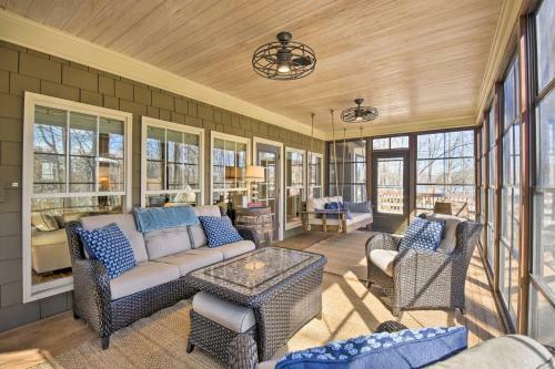 Spacious Lake Hartwell Home With Dock And Views!
