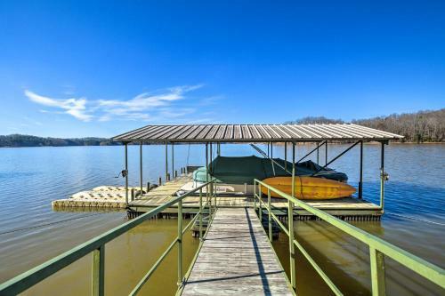 Lavonia Lake House With Private Dock And Bonfire!
