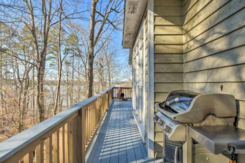Lavonia Lake House With Private Dock And Bonfire!