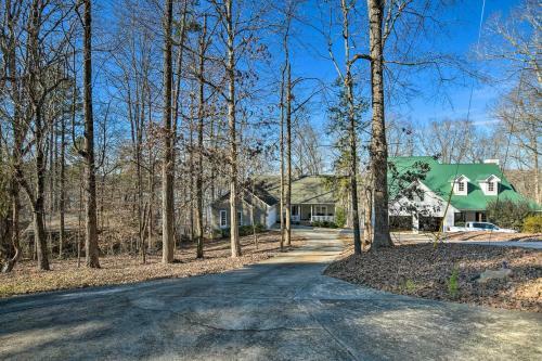 Lavonia Lake House With Private Dock And Bonfire!