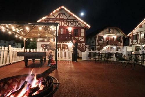 Hotel Alpine Village Inn