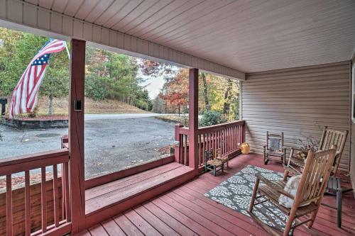 Spacious Home In Helen With Porch And Balcony!