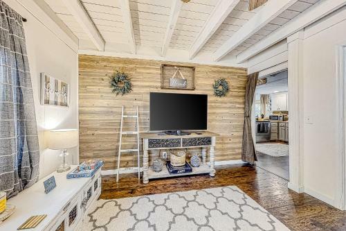 Honey Bear Hideaway