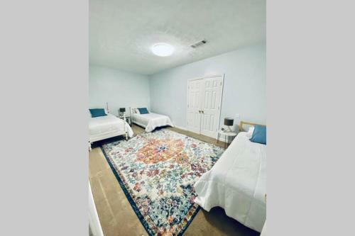 Cozy Chic Hideaway ( 4 Bedroom Townhome)