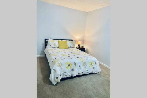 Cozy Chic Hideaway ( 4 Bedroom Townhome)