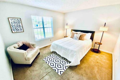 Cozy Chic Hideaway ( 4 Bedroom Townhome)
