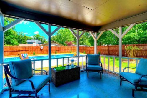 Villa Kennesaw Oasis -private Pool Comfy 4bdr Sleeps 14+