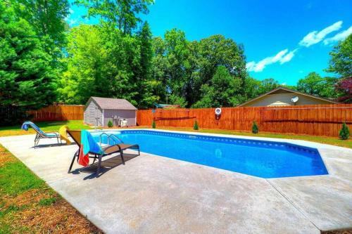 Villa Kennesaw Oasis -private Pool Comfy 4bdr Sleeps 14+