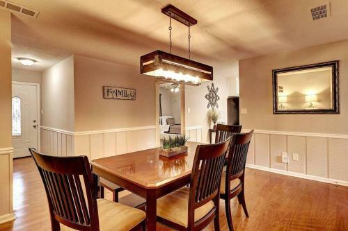 Villa Kennesaw Oasis -private Pool Comfy 4bdr Sleeps 14+