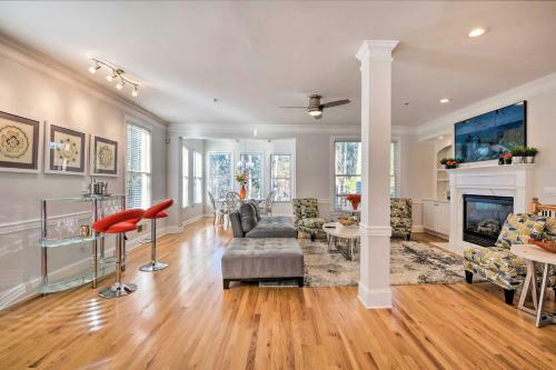 Sun-lit Mableton Townhome 7 Mi To Six Flags!