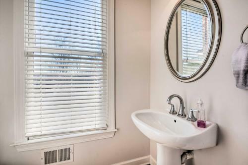 Sun-lit Mableton Townhome 7 Mi To Six Flags!