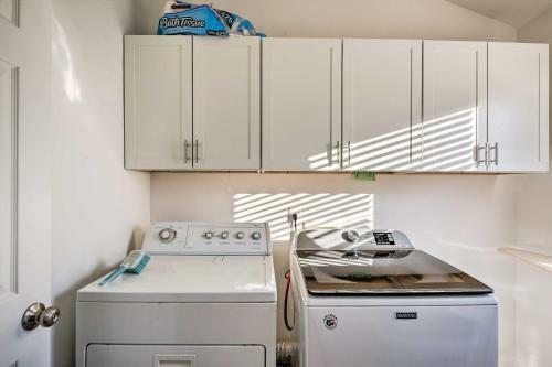 Sun-lit Mableton Townhome 7 Mi To Six Flags!
