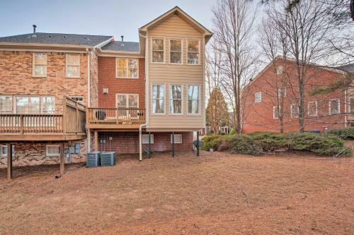 Sun-lit Mableton Townhome 7 Mi To Six Flags!